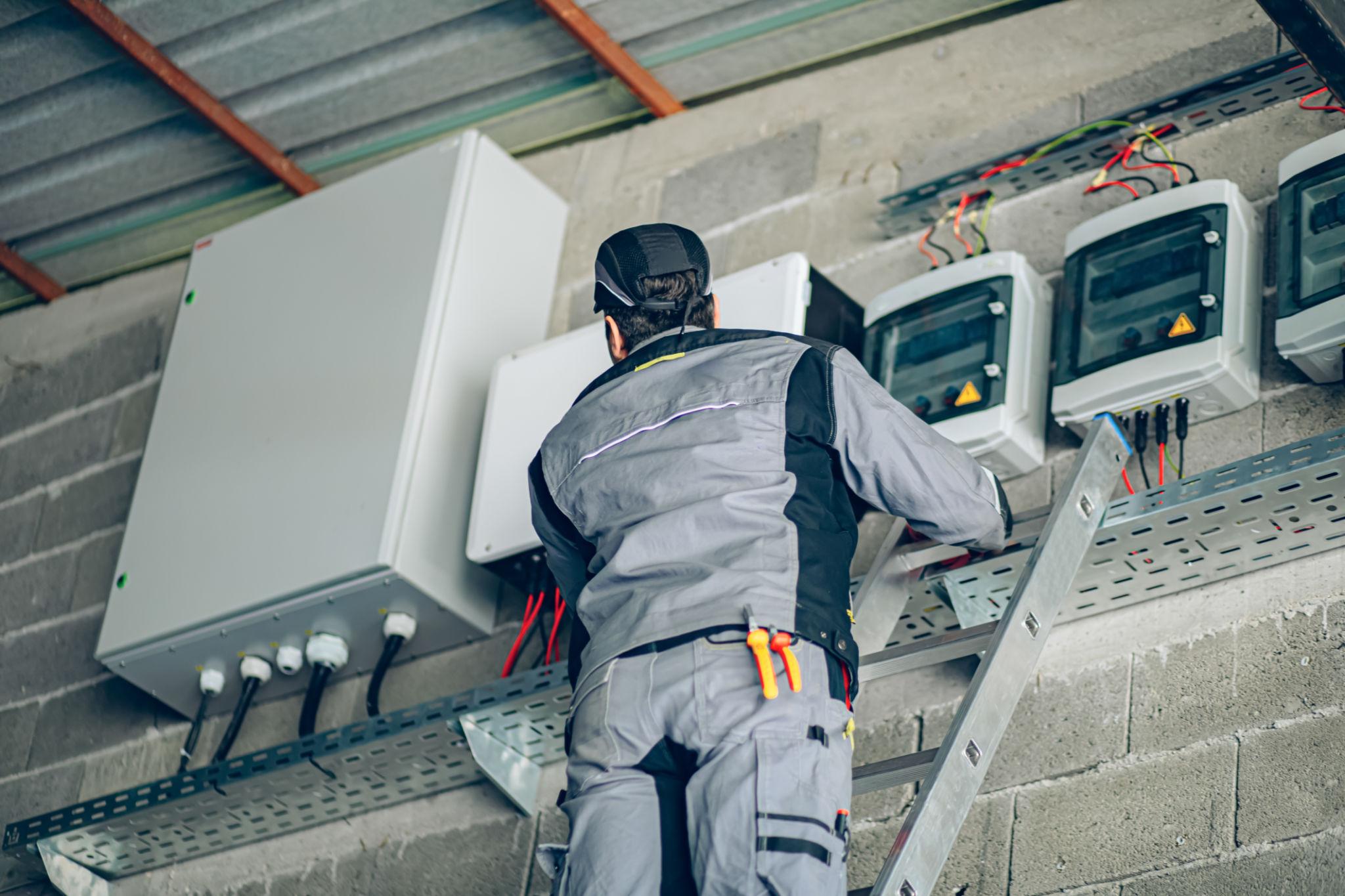 Giá lắp điện mặt trời 5kW có thể chỉ chênh vài triệu trên báo giá, nhưng lại chênh cả một khoản tiền điện mỗi tháng trong suốt nhiều năm 5 giá lắp điện mặt trời 5kW